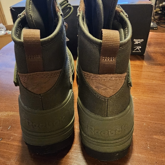 Reebok Boots - Picture 6 of 8
